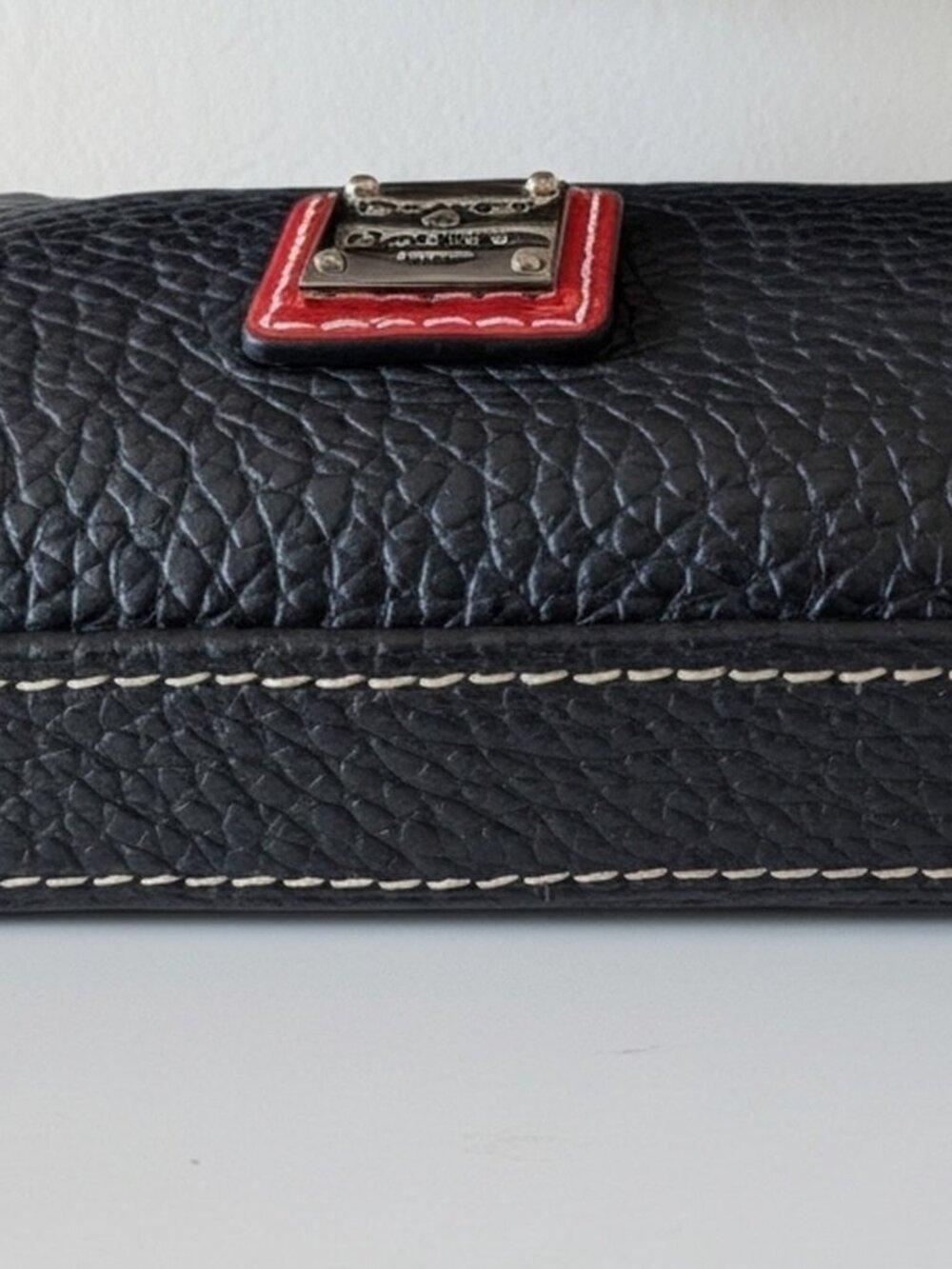 Dooney & Bourke Pebble Grain Large Framed Purse Black Kiss‑Lock Wallet - Picture 3 of 5